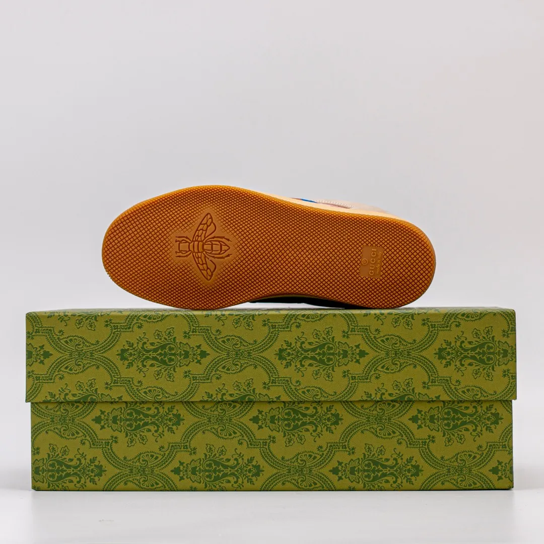 Factory price 580 [Higher version] GUCCI casual sports distressed small dirty shoes, polished cowhide fabric, hand-made distressed effect!  Original terry cloth, delicate, soft, comfortable and breathable. Privately molded steel-stamped two-color original TPU outsole (lower layer is wider, upper layer is narrower) to differentiate the wrong version of the outsole in the market. Fabric, material, outsole, detail comparison SIZE: 34-41, 38-45 regular size (women's 34, 41, men's 38, 45 customized, non-returnable and non-exchangeable) (women's colors and men's models need to be customized)